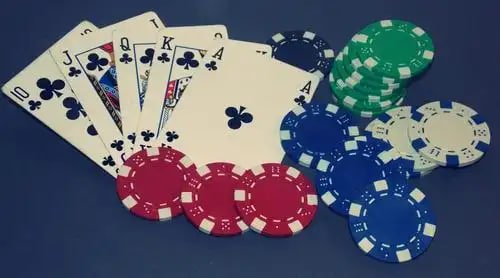 Pengguna mengatur batas waktu dan anggaran saat bermain hiburan digital